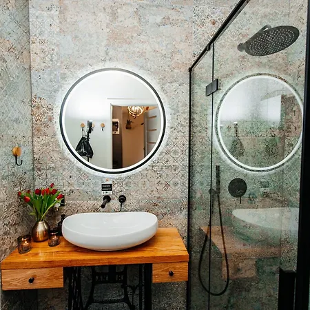 Maya's Flats & 29 - Bastion Walowa, Gdans * Danzica